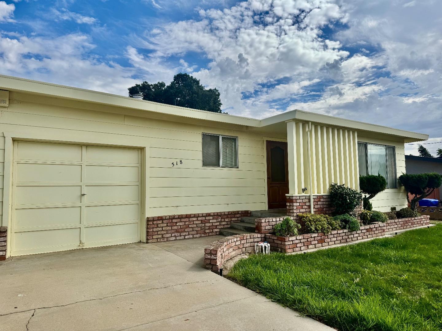 Detail Gallery Image 3 of 24 For 518 Main St, Soledad,  CA 93960 - 3 Beds | 2 Baths