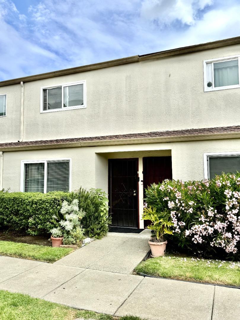 Detail Gallery Image 1 of 12 For 353 Laurel Ave #15,  Hayward,  CA 94541 - 2 Beds | 1/1 Baths