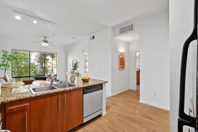 Detail Gallery Image 5 of 35 For 1060 S 3rd St #379,  San Jose,  CA 95112 - 1 Beds | 1 Baths