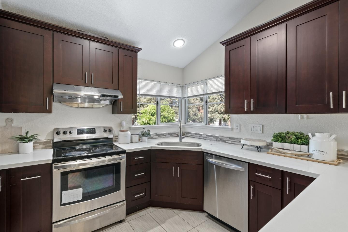 Detail Gallery Image 17 of 54 For 1735 Parkview Green Cir, San Jose,  CA 95131 - 2 Beds | 2 Baths