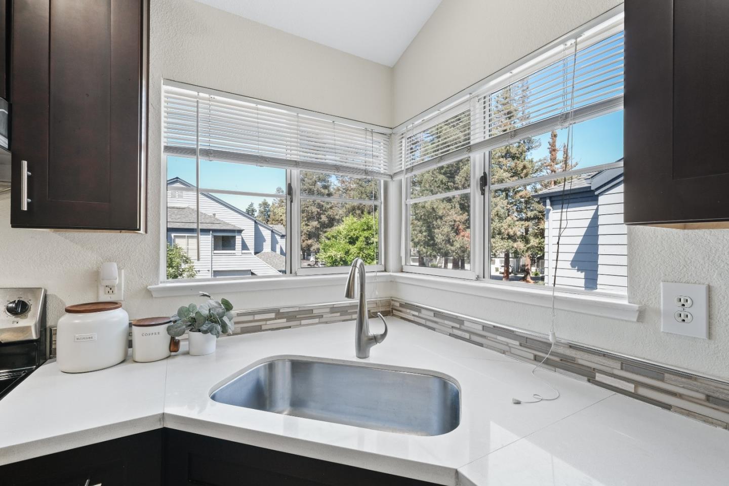 Detail Gallery Image 22 of 54 For 1735 Parkview Green Cir, San Jose,  CA 95131 - 2 Beds | 2 Baths