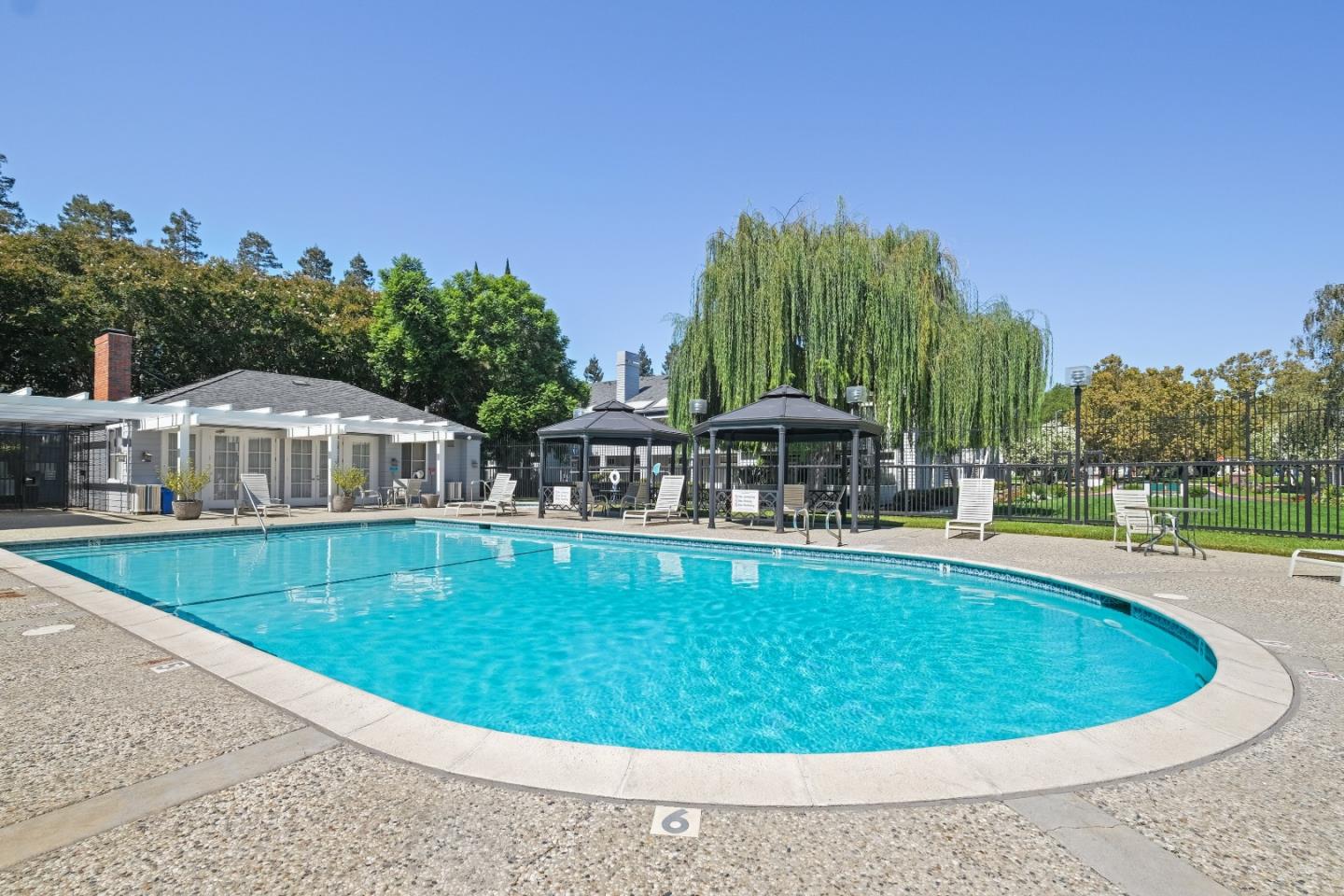 Detail Gallery Image 43 of 54 For 1735 Parkview Green Cir, San Jose,  CA 95131 - 2 Beds | 2 Baths