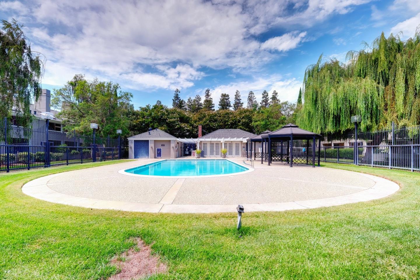 Detail Gallery Image 49 of 54 For 1735 Parkview Green Cir, San Jose,  CA 95131 - 2 Beds | 2 Baths