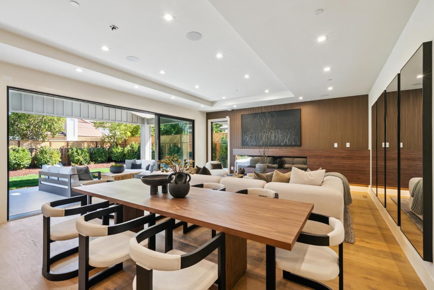 Detail Gallery Image 16 of 86 For 589 Cherry Ave, Los Altos,  CA 94022 - 5 Beds | 5/1 Baths