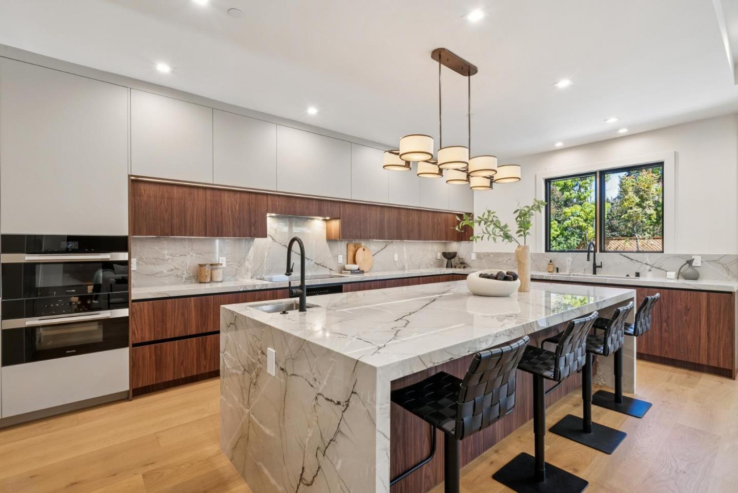 Detail Gallery Image 17 of 86 For 589 Cherry Ave, Los Altos,  CA 94022 - 5 Beds | 5/1 Baths