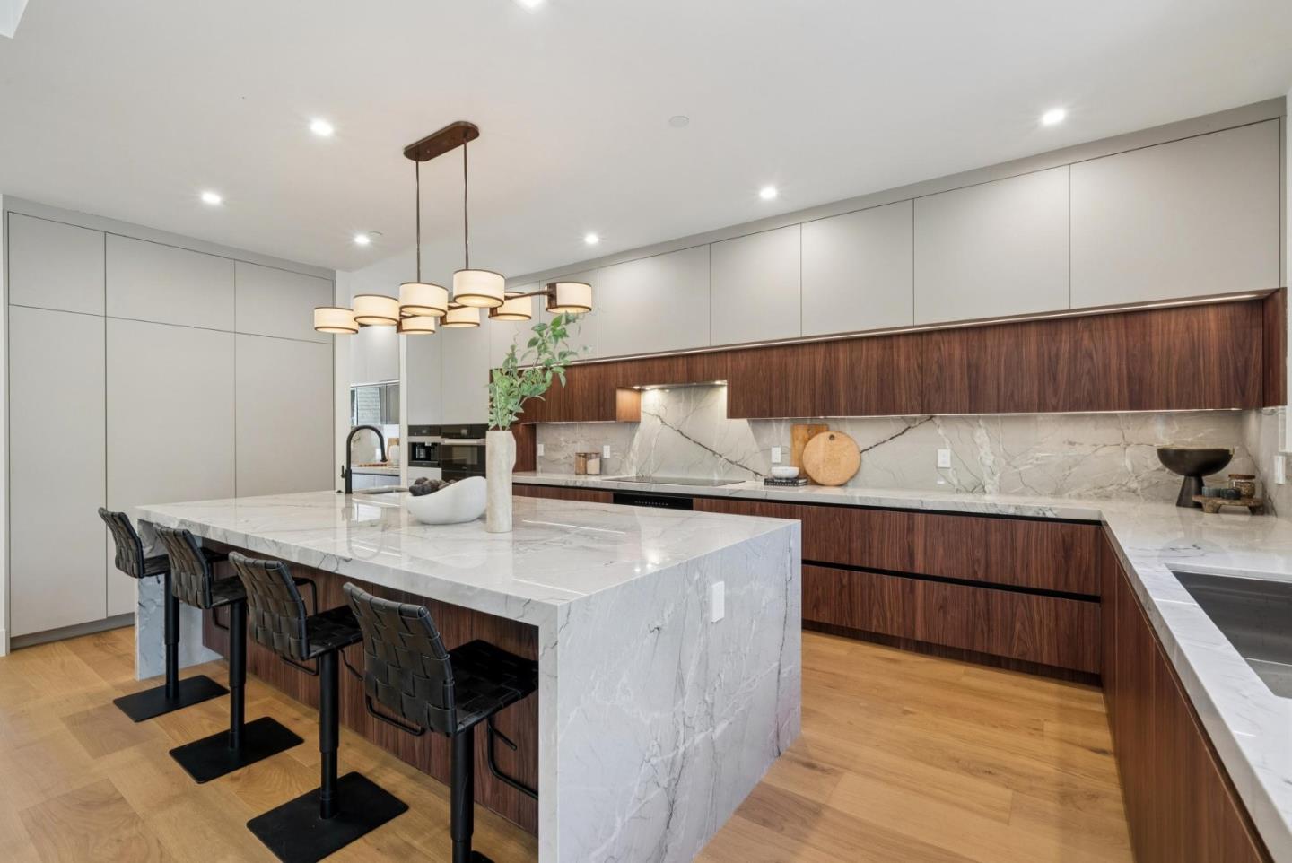 Detail Gallery Image 18 of 86 For 589 Cherry Ave, Los Altos,  CA 94022 - 5 Beds | 5/1 Baths