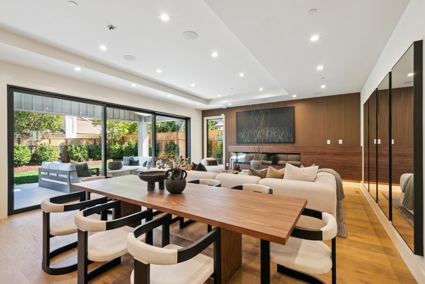 Detail Gallery Image 26 of 86 For 589 Cherry Ave, Los Altos,  CA 94022 - 5 Beds | 5/1 Baths