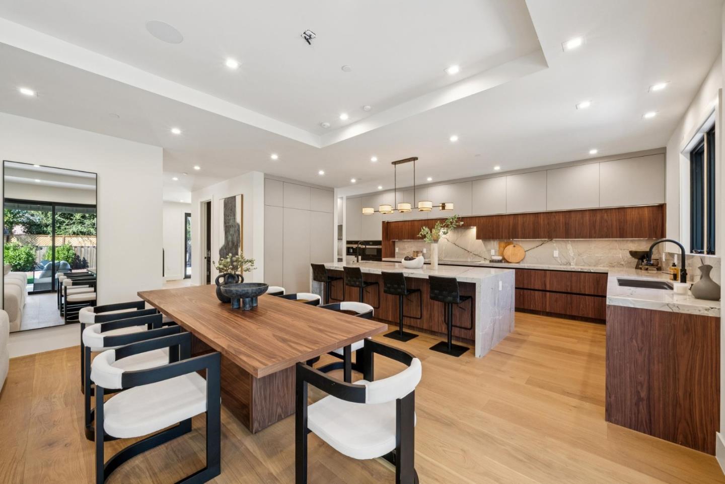 Detail Gallery Image 27 of 86 For 589 Cherry Ave, Los Altos,  CA 94022 - 5 Beds | 5/1 Baths