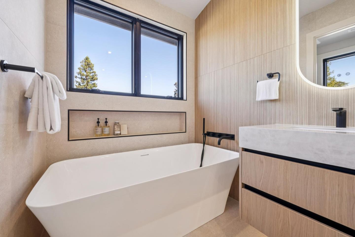 Detail Gallery Image 48 of 86 For 589 Cherry Ave, Los Altos,  CA 94022 - 5 Beds | 5/1 Baths