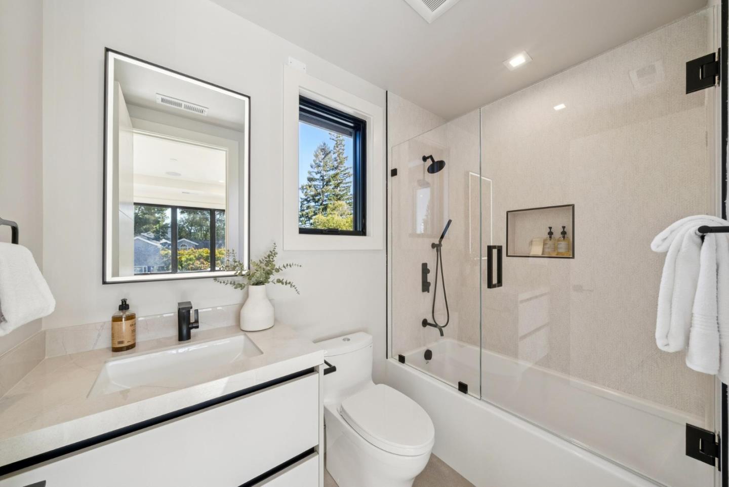 Detail Gallery Image 55 of 86 For 589 Cherry Ave, Los Altos,  CA 94022 - 5 Beds | 5/1 Baths