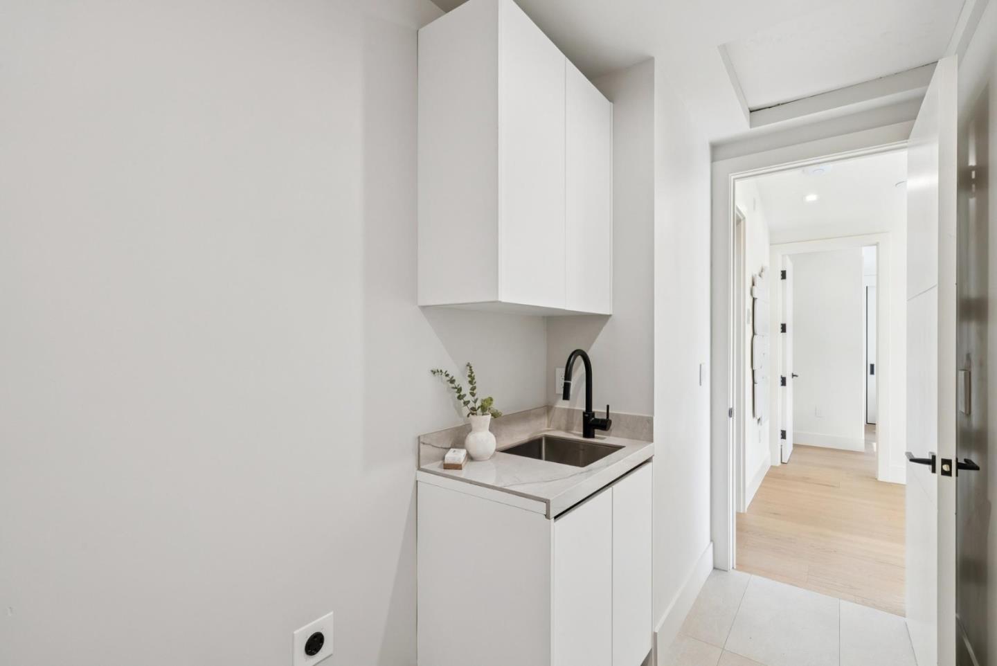 Detail Gallery Image 58 of 86 For 589 Cherry Ave, Los Altos,  CA 94022 - 5 Beds | 5/1 Baths