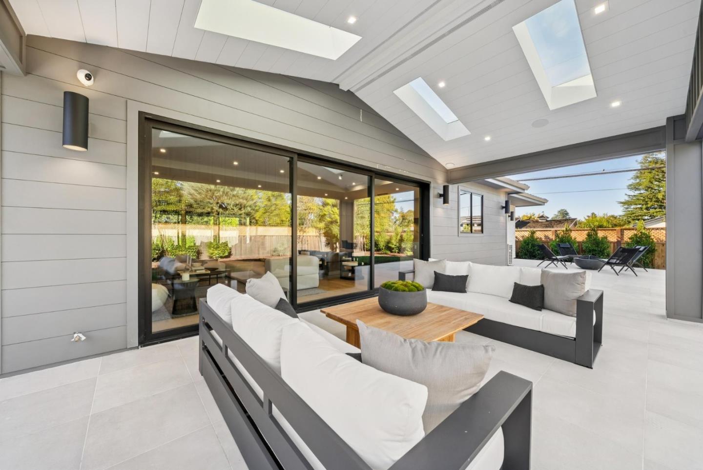 Detail Gallery Image 62 of 86 For 589 Cherry Ave, Los Altos,  CA 94022 - 5 Beds | 5/1 Baths