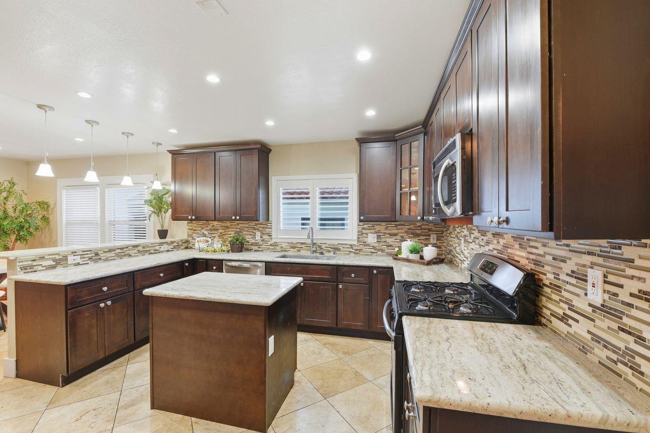 Detail Gallery Image 9 of 27 For 747 Coe Ave, San Jose,  CA 95125 - 4 Beds | 3 Baths