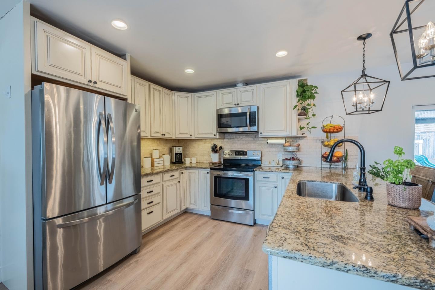 Detail Gallery Image 10 of 44 For 17045 Nina Ct, Salinas,  CA 93908 - 3 Beds | 2 Baths