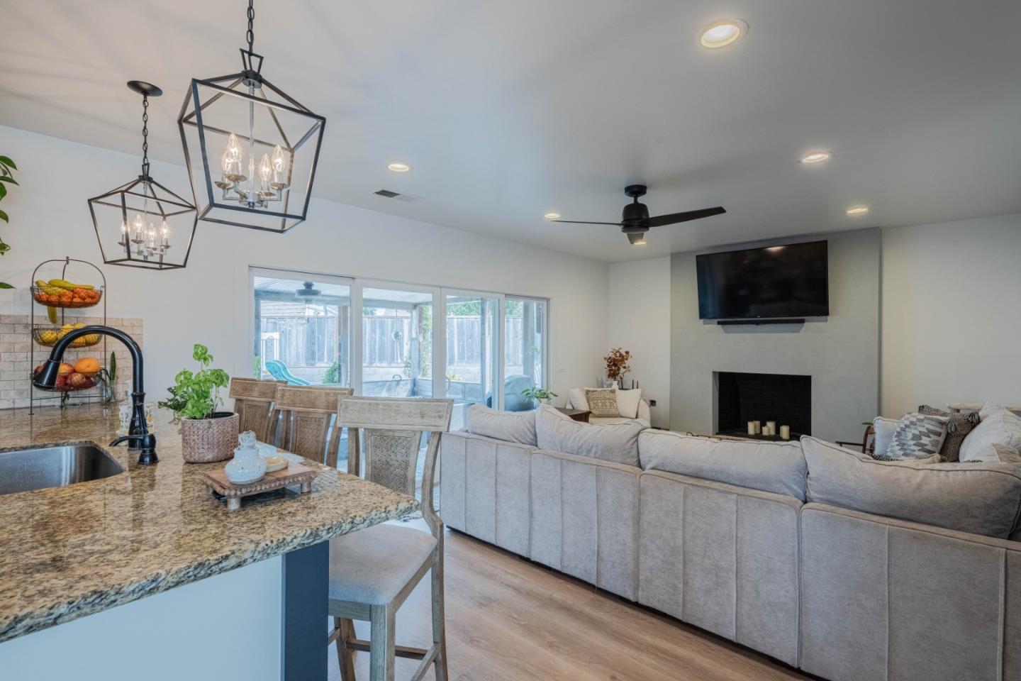 Detail Gallery Image 13 of 44 For 17045 Nina Ct, Salinas,  CA 93908 - 3 Beds | 2 Baths