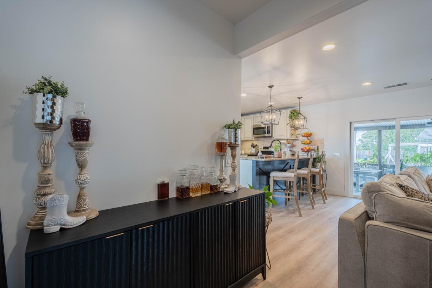 Detail Gallery Image 16 of 44 For 17045 Nina Ct, Salinas,  CA 93908 - 3 Beds | 2 Baths