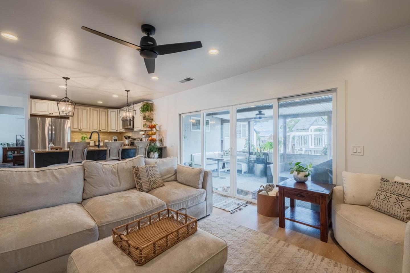 Detail Gallery Image 17 of 44 For 17045 Nina Ct, Salinas,  CA 93908 - 3 Beds | 2 Baths