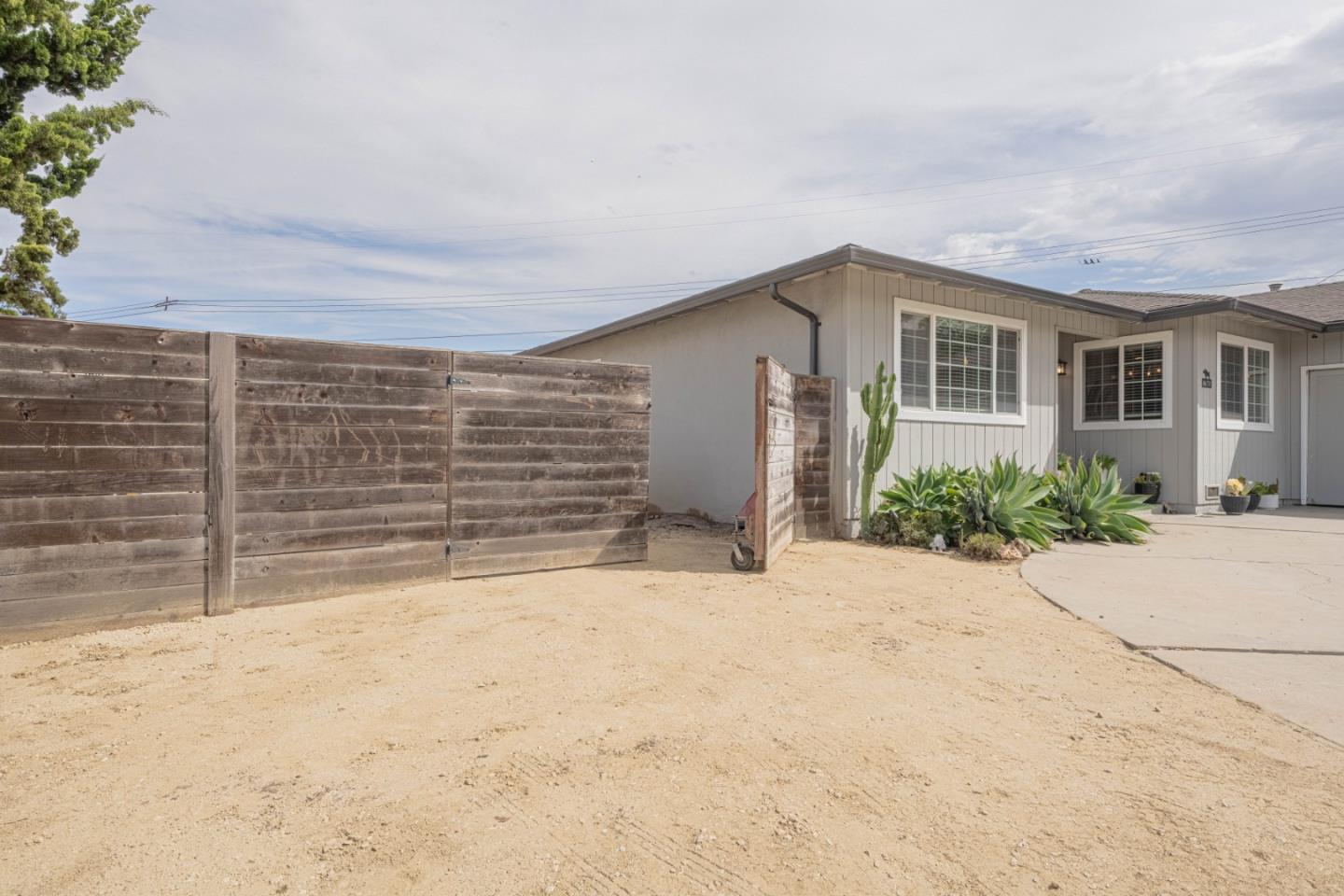 Detail Gallery Image 2 of 44 For 17045 Nina Ct, Salinas,  CA 93908 - 3 Beds | 2 Baths