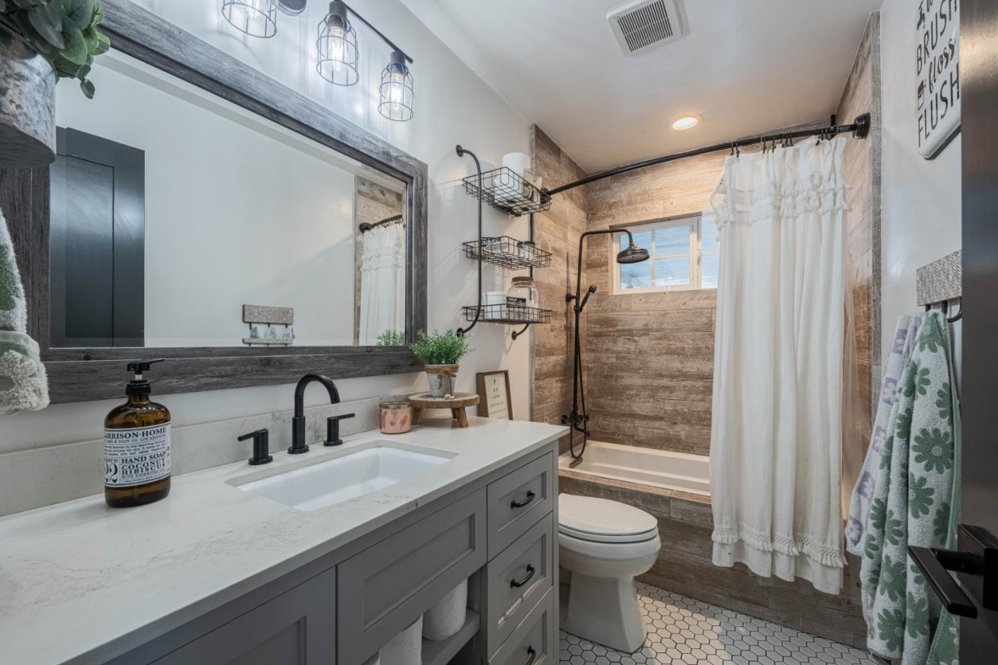 Detail Gallery Image 30 of 44 For 17045 Nina Ct, Salinas,  CA 93908 - 3 Beds | 2 Baths