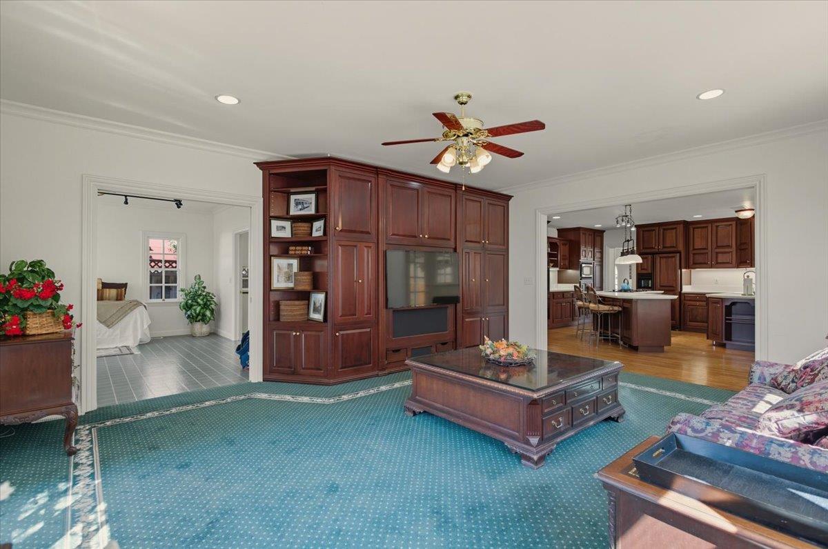 Detail Gallery Image 10 of 48 For 883 Riverside Dr, San Jose,  CA 95125 - 5 Beds | 3 Baths