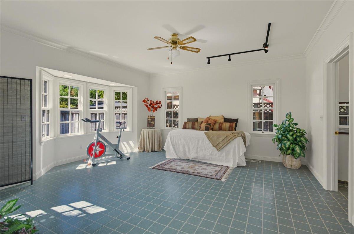 Detail Gallery Image 11 of 48 For 883 Riverside Dr, San Jose,  CA 95125 - 5 Beds | 3 Baths