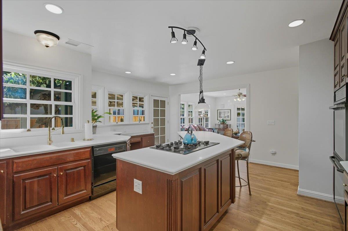 Detail Gallery Image 15 of 48 For 883 Riverside Dr, San Jose,  CA 95125 - 5 Beds | 3 Baths