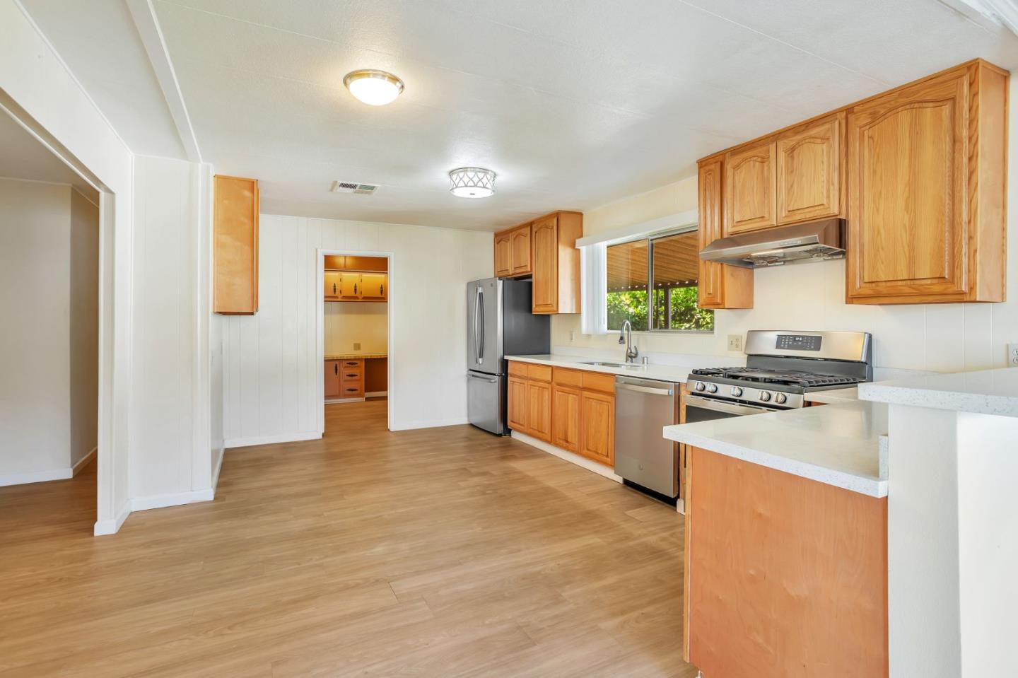 Detail Gallery Image 10 of 30 For 464 Mill Pond Dr #464,  San Jose,  CA 95125 - 3 Beds | 3 Baths