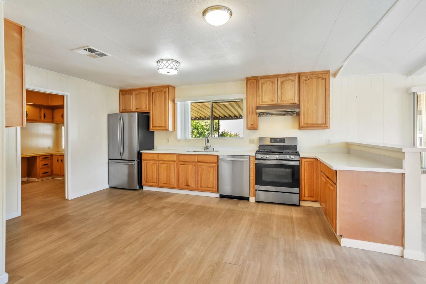 Detail Gallery Image 11 of 30 For 464 Mill Pond Dr #464,  San Jose,  CA 95125 - 3 Beds | 3 Baths