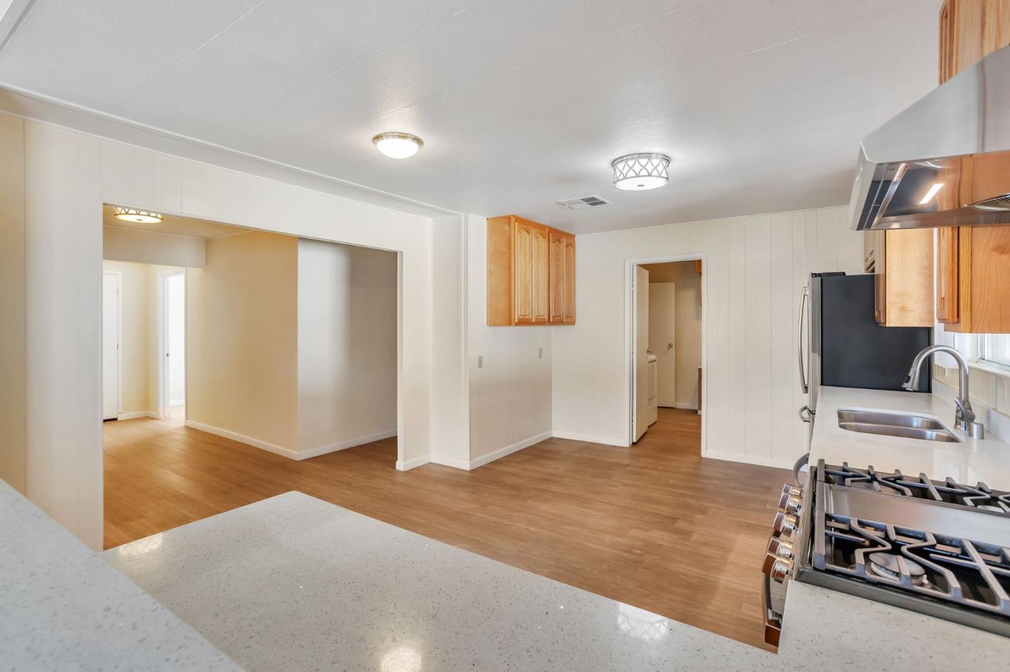 Detail Gallery Image 12 of 30 For 464 Mill Pond Dr #464,  San Jose,  CA 95125 - 3 Beds | 3 Baths