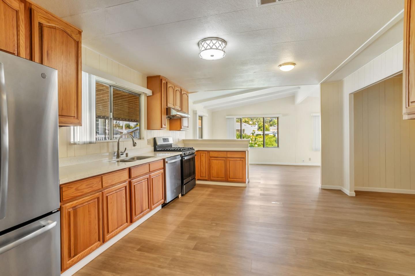 Detail Gallery Image 9 of 30 For 464 Mill Pond Dr #464,  San Jose,  CA 95125 - 3 Beds | 3 Baths