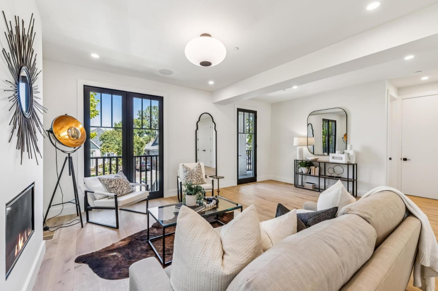 Detail Gallery Image 16 of 101 For 1425 Castillo Ave, Burlingame,  CA 94010 - 4 Beds | 4 Baths