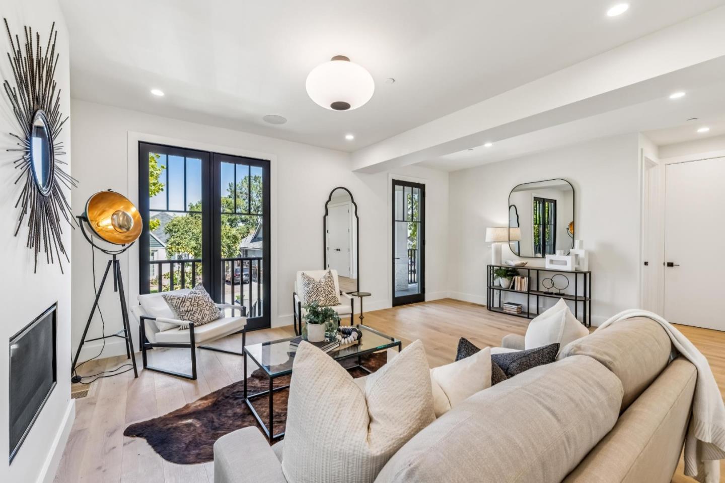Detail Gallery Image 17 of 101 For 1425 Castillo Ave, Burlingame,  CA 94010 - 4 Beds | 4 Baths