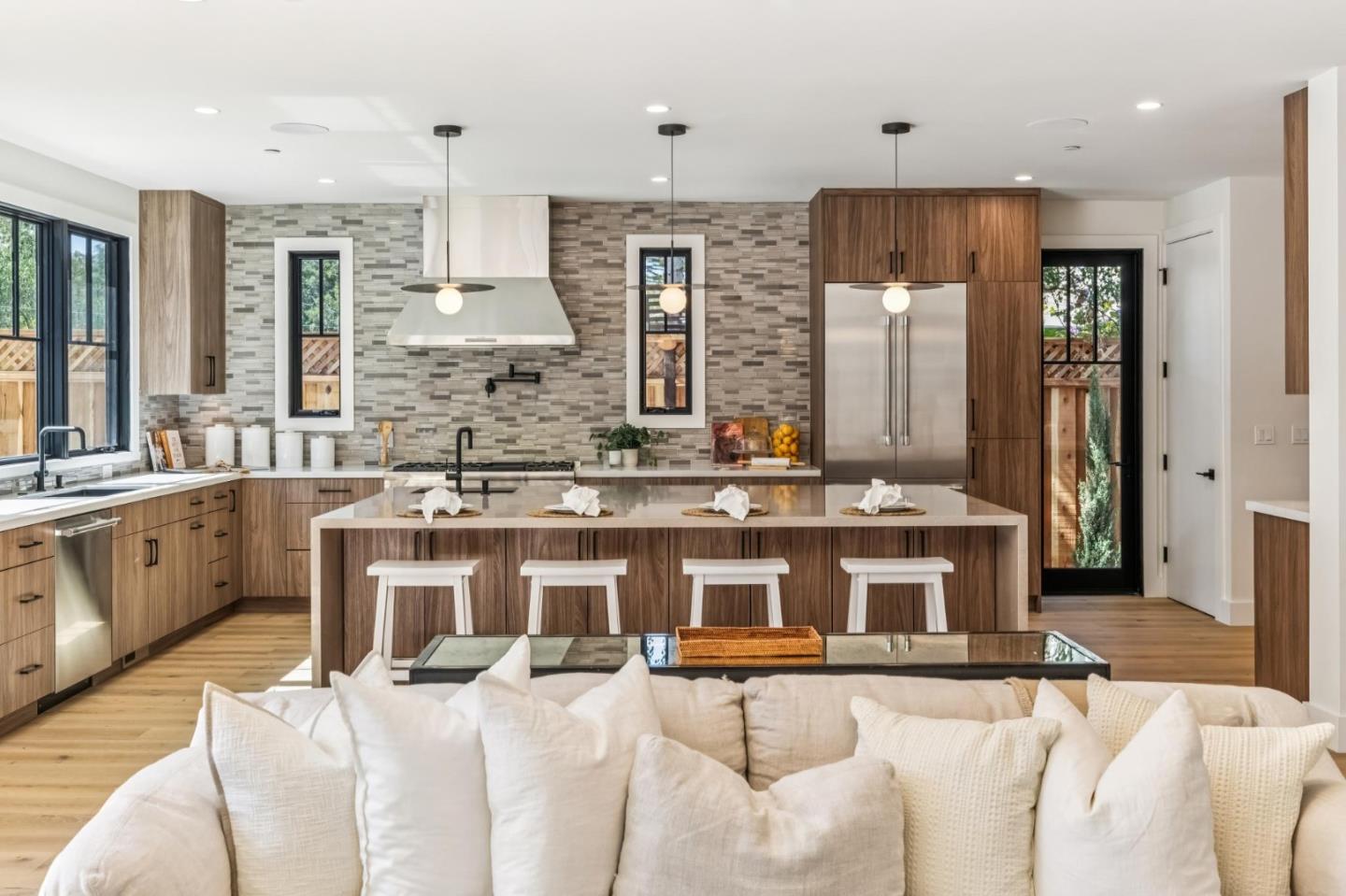 Detail Gallery Image 36 of 101 For 1425 Castillo Ave, Burlingame,  CA 94010 - 4 Beds | 4 Baths