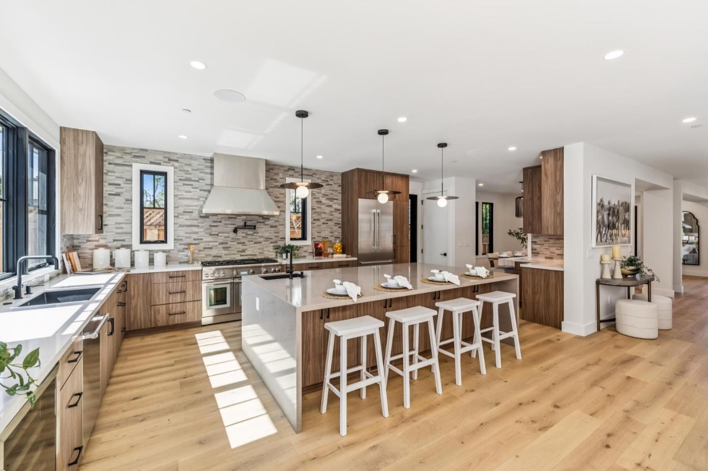 Detail Gallery Image 39 of 101 For 1425 Castillo Ave, Burlingame,  CA 94010 - 4 Beds | 4 Baths