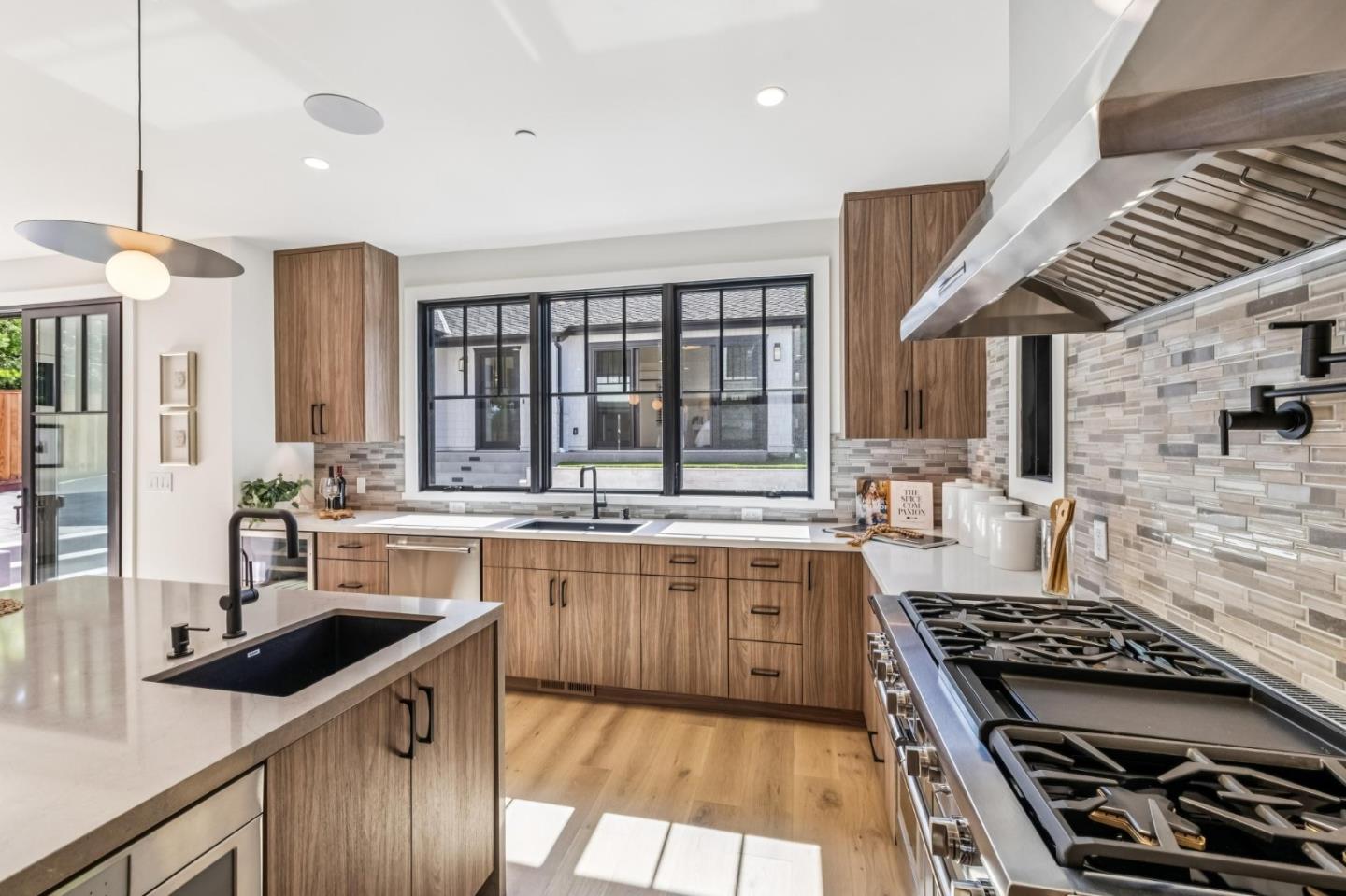 Detail Gallery Image 51 of 101 For 1425 Castillo Ave, Burlingame,  CA 94010 - 4 Beds | 4 Baths