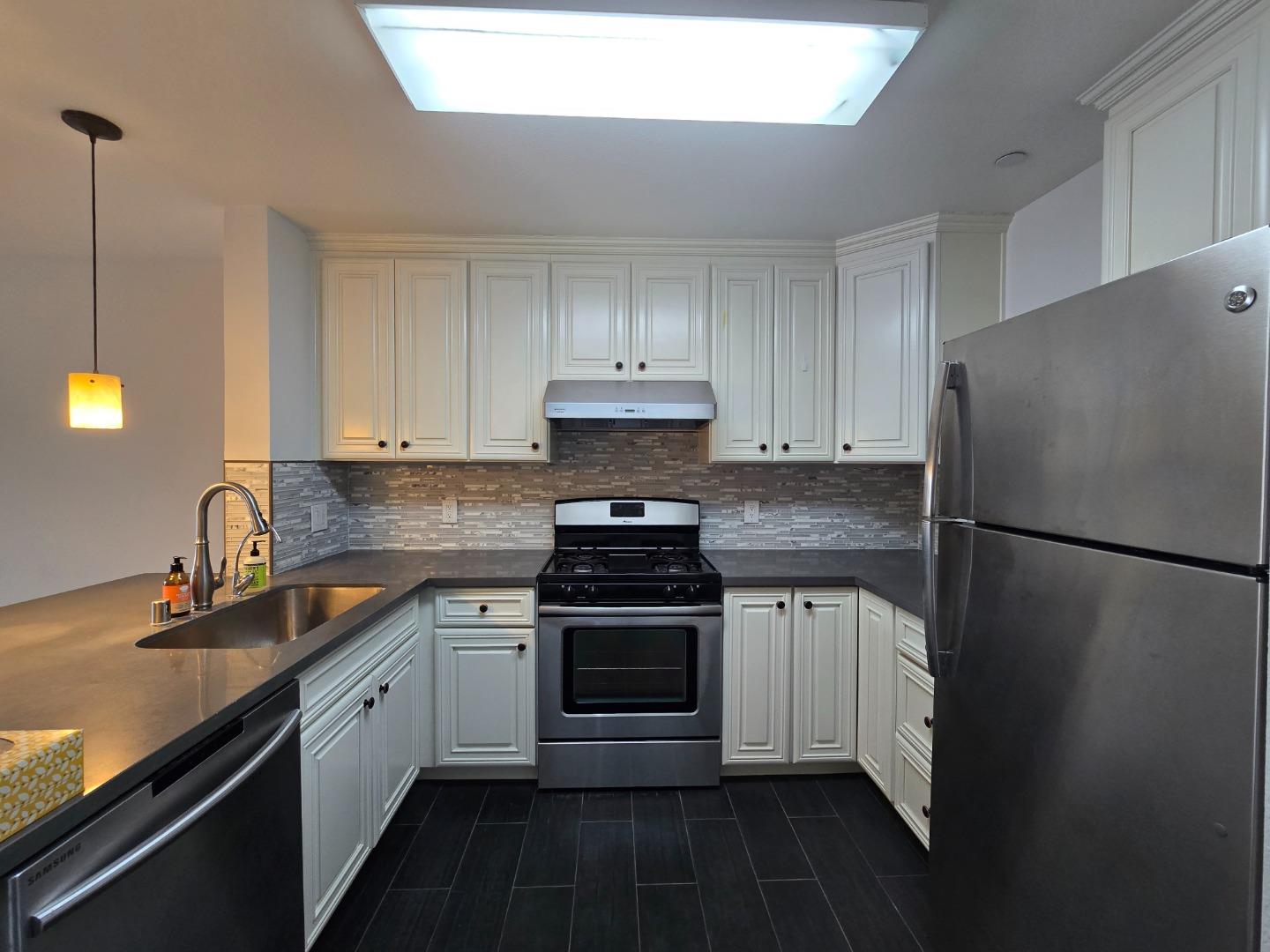Detail Gallery Image 3 of 15 For 324 Morning Star Dr, San Jose,  CA 95131 - 2 Beds | 2 Baths