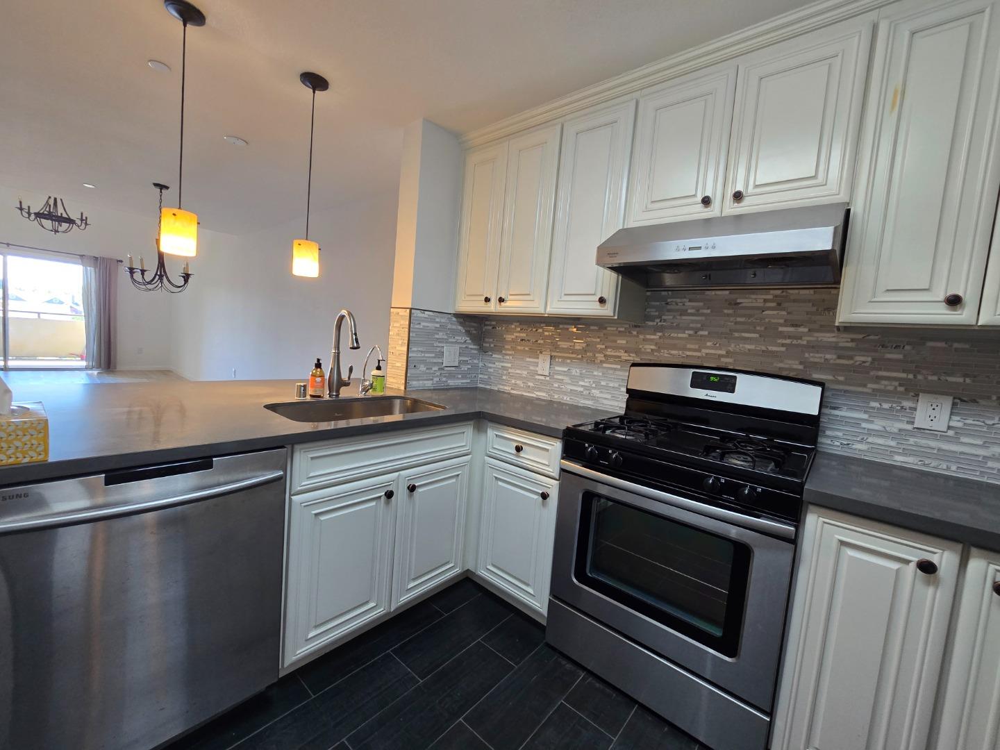 Detail Gallery Image 4 of 15 For 324 Morning Star Dr, San Jose,  CA 95131 - 2 Beds | 2 Baths