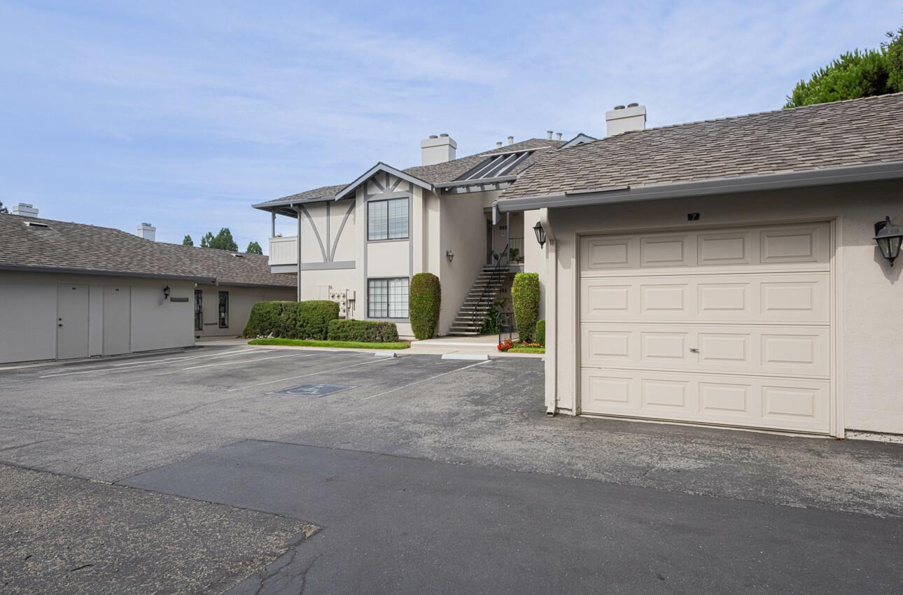 Detail Gallery Image 2 of 24 For 1051 Riker St #7,  Salinas,  CA 93901 - 2 Beds | 1 Baths