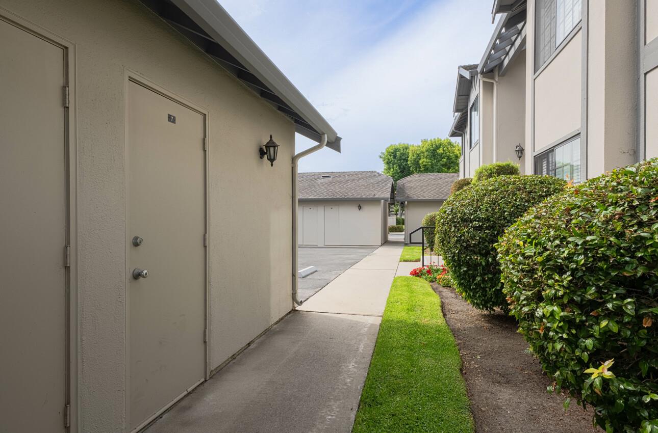 Detail Gallery Image 3 of 24 For 1051 Riker St #7,  Salinas,  CA 93901 - 2 Beds | 1 Baths