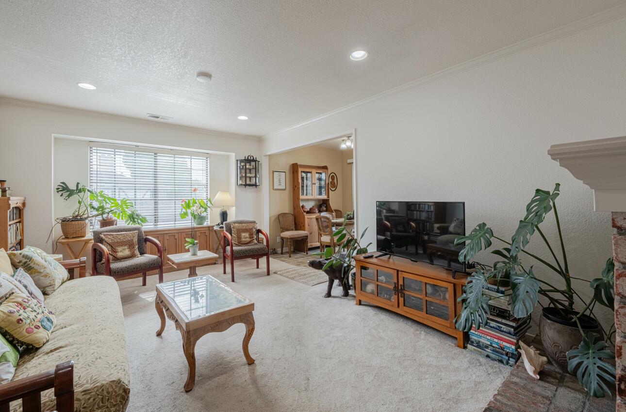 Detail Gallery Image 5 of 24 For 1051 Riker St #7,  Salinas,  CA 93901 - 2 Beds | 1 Baths