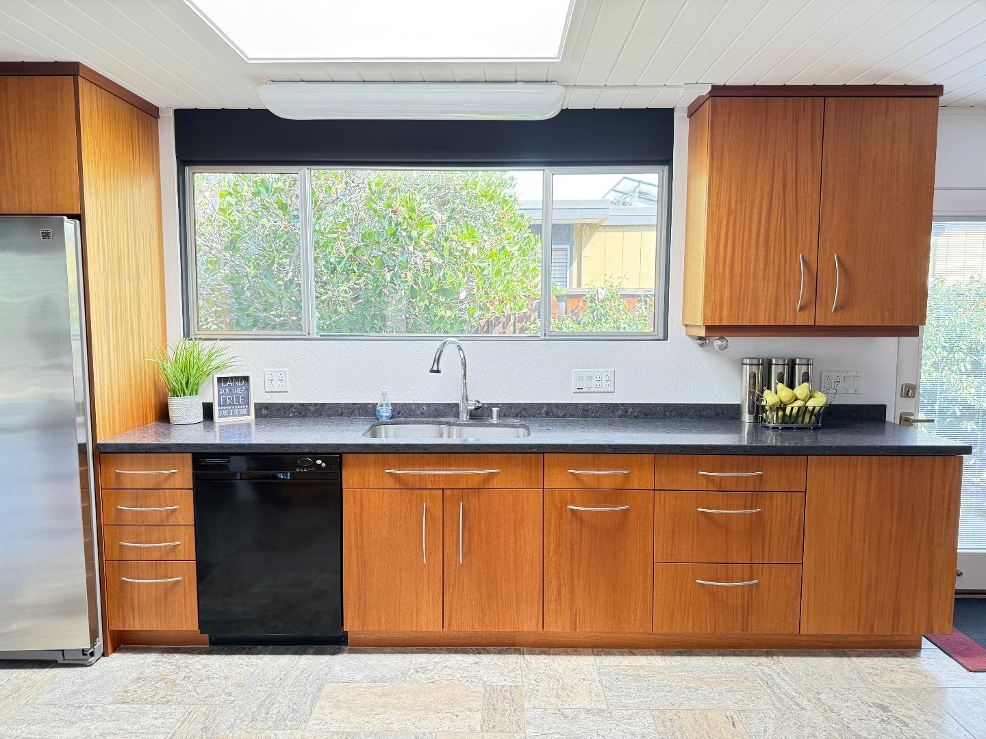 Detail Gallery Image 25 of 61 For 1105 Lorne Way, Sunnyvale,  CA 94087 - 4 Beds | 2 Baths