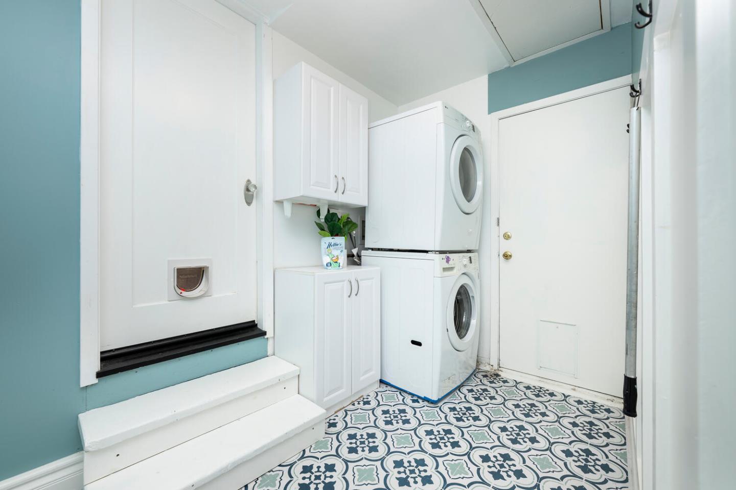 Detail Gallery Image 15 of 29 For 807 Cedar St, San Carlos,  CA 94070 - 3 Beds | 2 Baths
