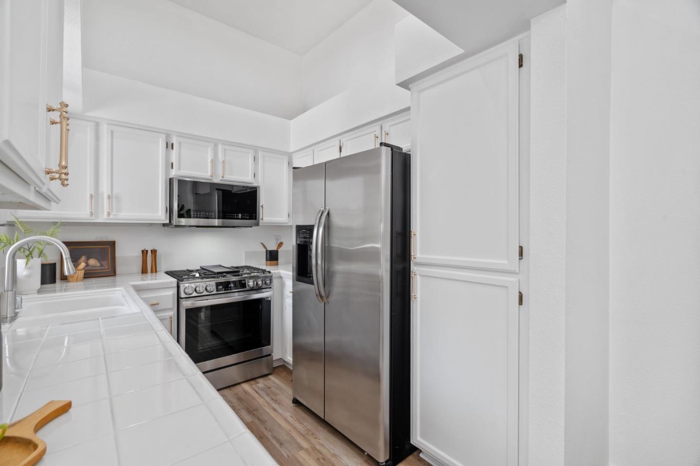Detail Gallery Image 10 of 34 For 4049 Rio Ct, San Jose,  CA 95134 - 2 Beds | 2 Baths
