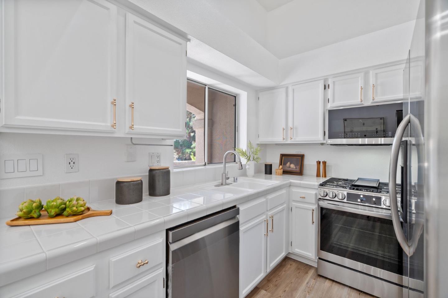 Detail Gallery Image 14 of 34 For 4049 Rio Ct, San Jose,  CA 95134 - 2 Beds | 2 Baths