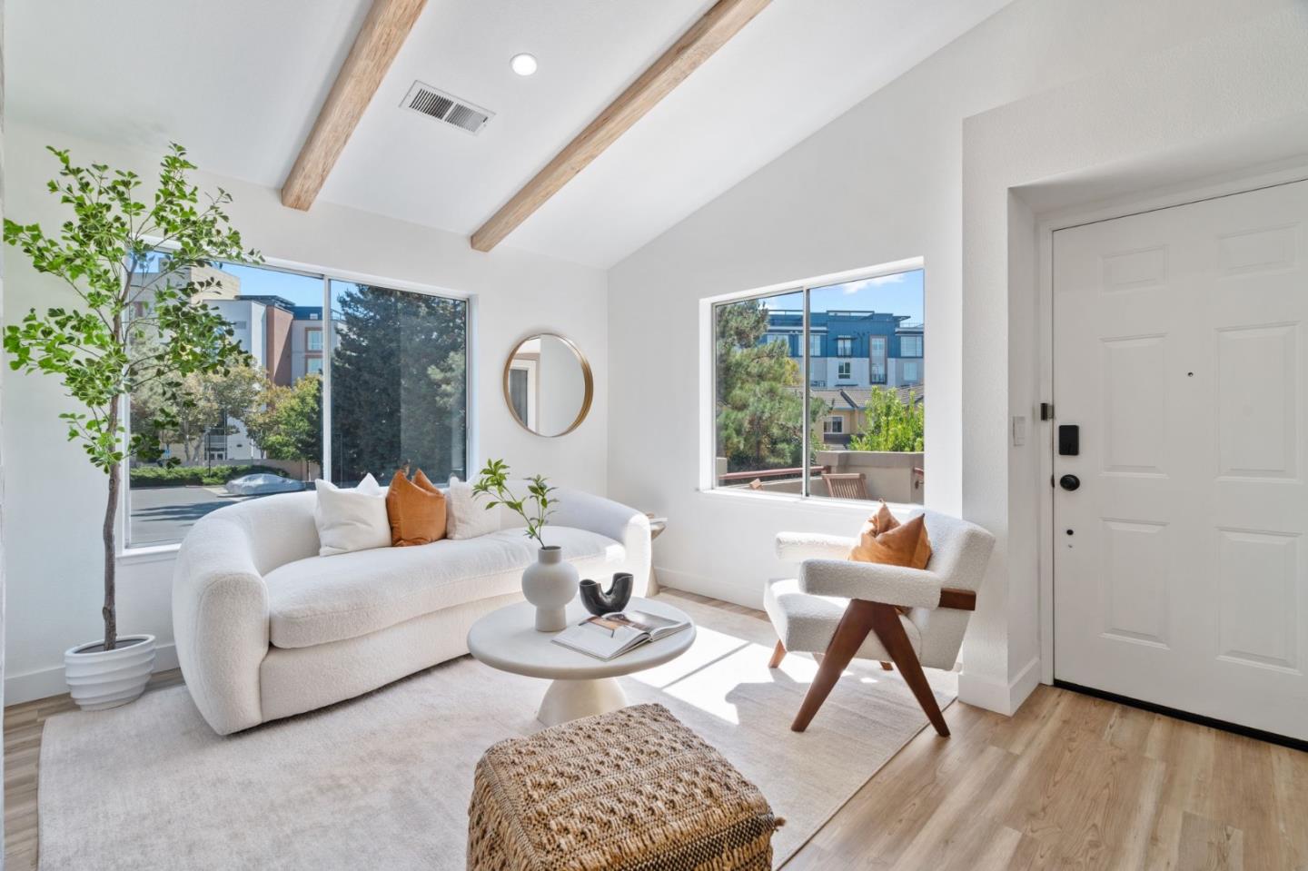 Detail Gallery Image 4 of 34 For 4049 Rio Ct, San Jose,  CA 95134 - 2 Beds | 2 Baths