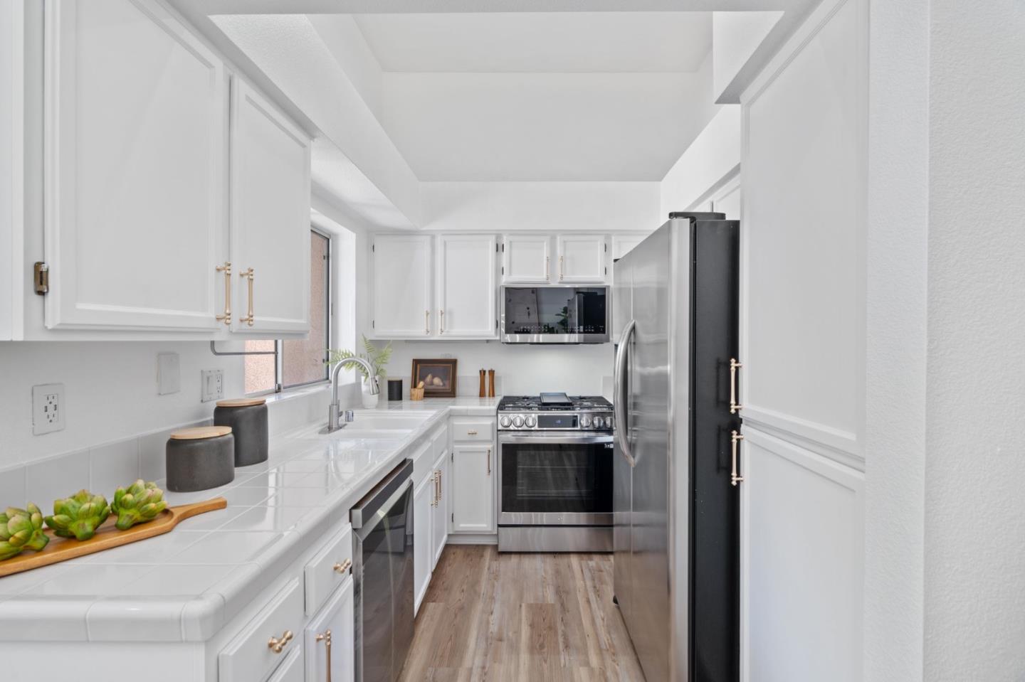 Detail Gallery Image 9 of 34 For 4049 Rio Ct, San Jose,  CA 95134 - 2 Beds | 2 Baths