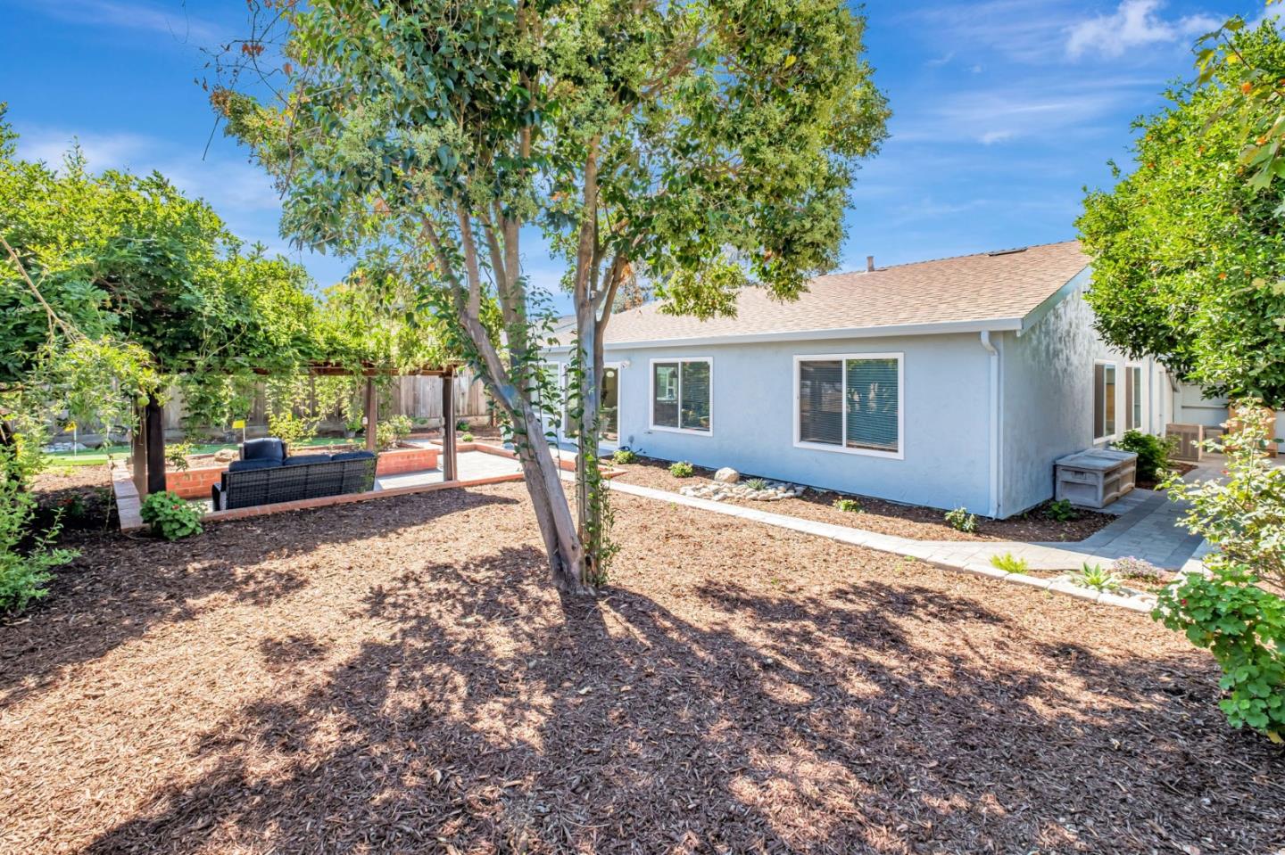 Detail Gallery Image 34 of 40 For 102 Banbury Way, Benicia,  CA 94510 - 3 Beds | 2 Baths