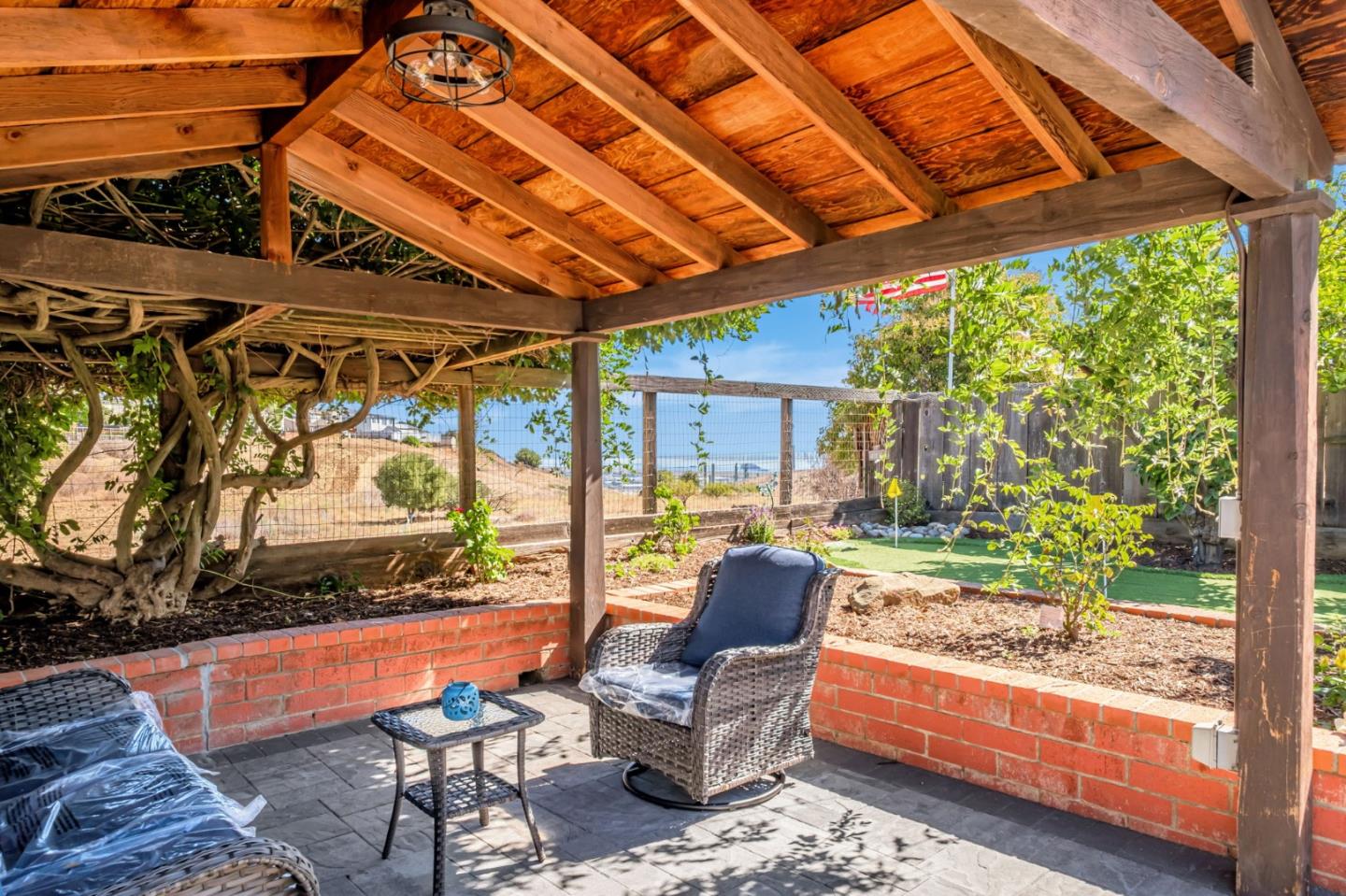 Detail Gallery Image 38 of 40 For 102 Banbury Way, Benicia,  CA 94510 - 3 Beds | 2 Baths