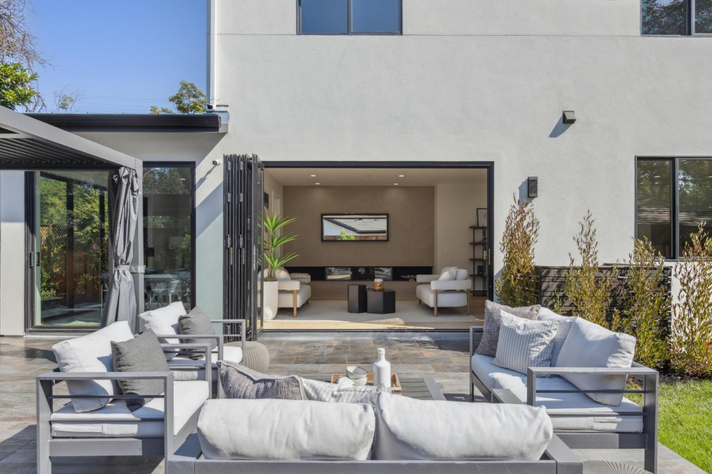Detail Gallery Image 37 of 42 For 1074 Riverside Dr, Los Altos,  CA 94024 - 5 Beds | 4/1 Baths