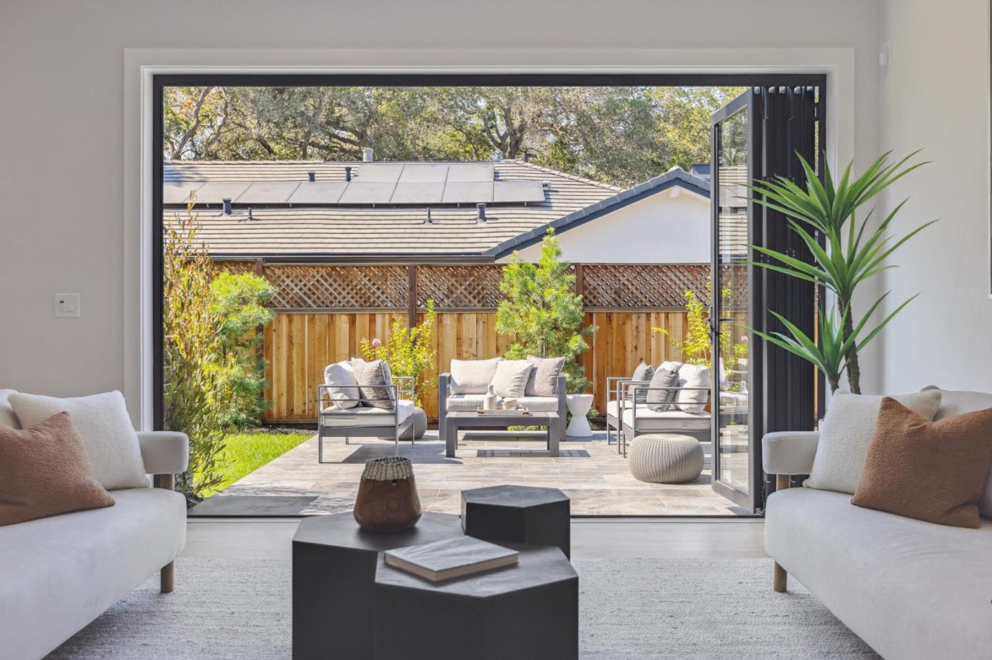 Detail Gallery Image 8 of 42 For 1074 Riverside Dr, Los Altos,  CA 94024 - 5 Beds | 4/1 Baths